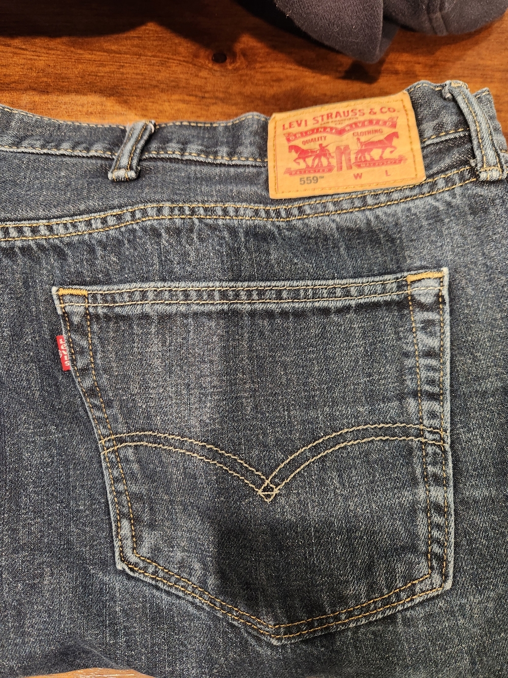Levi's Men's Blue Denim Jeans Sz 60/30- Classic Back Pocket